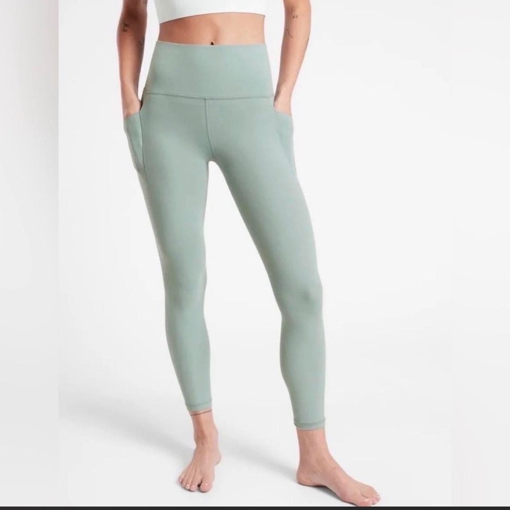 Athleta Salutation Stash pocket 7/8 tight in sea green